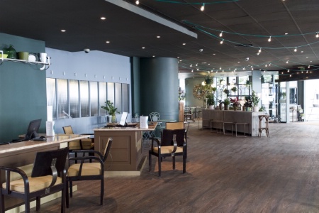 La réception de l'hôtel Ibis Paris Bastille Opéra.