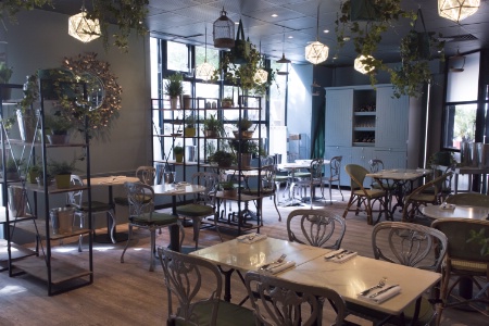 Le bar de jour de l'hôtel Ibis Paris Bastille Opéra.