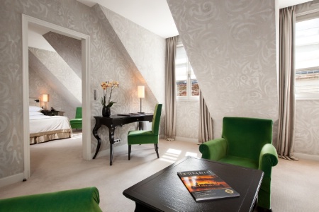 Le salon d'une junior suite.