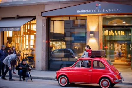 Pour communiquer l'offre 'Crazy Sunday', l'hôtel Hannong a misé sur une communication décalée ciblant la clientèle locale. Pour communiquer l'offre 'Crazy Sunday', l'hôtel Hannong a misé sur une communication décalée ciblant la clientèle locale.