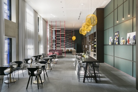 Okko hôtels Strasbourg compte 120 chambres et un club, espace de convivialité de 350m2. Okko hôtels Strasbourg compte 120 chambres et un club, espace de convivialité de 350m2.