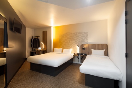 Chambre familiale de l'hôtel B&B Nanterre Rueil-Malmaison. Chambre familiale de l'hôtel B&B Nanterre Rueil-Malmaison.