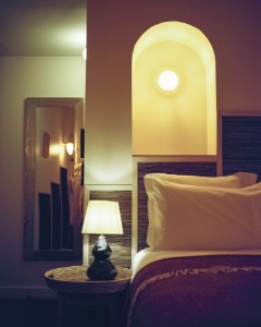 Les chambres dévoilent différentes inspirations dans un esprit vintage suranné.