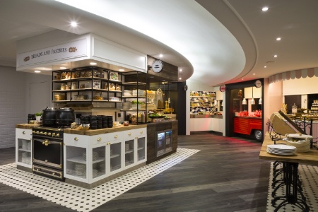 Le restaurant a aussi fait l'objet d'une réhabilitation avec des zones buffets, où tout est fait maison. Le restaurant a aussi fait l'objet d'une réhabilitation avec des zones buffets, où tout est fait maison.