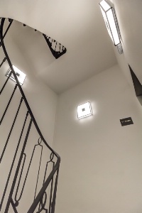 Un escalier sous l'oeil des Bâtiments de France.
