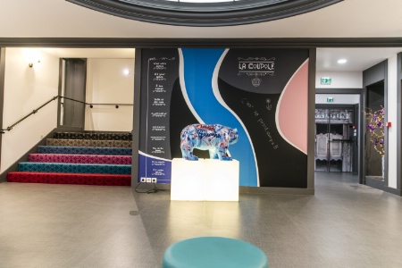 L'espace séminaire (la Coupole) se démarque avec une ambiance plus contemporaine.