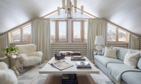 La Suite Lounge s'ouvre sur le paysage.