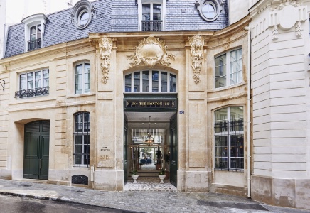 L'hôtel The Hoxton dispose de 172 chambres, d'une terrasse, d'un restaurant - Le Rivie - et d'un bar - Le Jacques' bar.