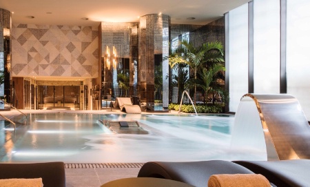 Les 18 suites les plus exclusives offrent des vues spectaculaires sur la ville.