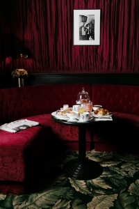 Le bar, qui était le théâtre autrefois de fêtes mythiques, a peu changé.