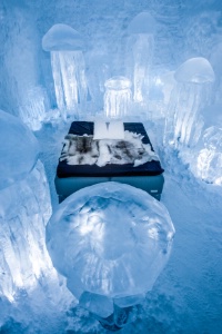 Une des neuf Art Suite du Ice Hotel. Une des neuf Art Suite du Ice Hotel.