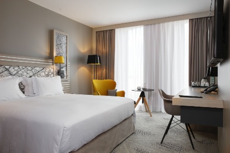 L'une des chambres Deluxe de l'hôtel Hilton Garden Inn de Bordeaux.