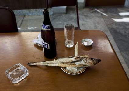Les restaurants en ville sont bien meilleurs que ceux des hôtels, sauf à tomber sur un poisson sec et une bière tiède comme dans ce boui-boui de province
