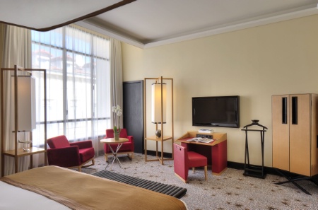La malle abrite le minibar.