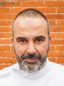 Né à Bordeaux, le chef Nicolas Magie se laisse guider par les produits de sa région. Né à Bordeaux, le chef Nicolas Magie se laisse guider par les produits de sa région.