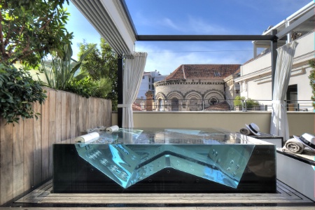 Le jacuzzi de la suite terrasse.
