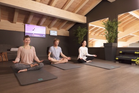 Cours de yoga ZFitness à l'hôtel Hyatt Centric La Rosière.