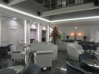 Pièce centrale de l'hôtel, le grand salon a été aménagé dans l'ancienne cour du bâtiment.