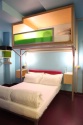 Peinture ou papier peint dans une chambre d'hôtel ?