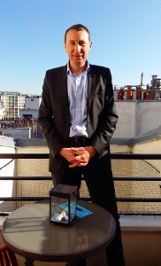 Loïc Giroud, à la tête du groupe SOGEPAR, sur la terrasse de la suite 209, au 8e étage de l'hôtel Le 209 Paris Bercy (XIIe), qu'il gère en marque blanche.