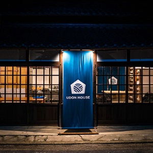 Au Japon, la Udon House propose des packages : nuit sur tatami et atelier de fabrication de nouilles traditionnelles.