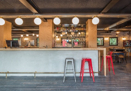Le bar de l'hôtel Eklo de Lille.