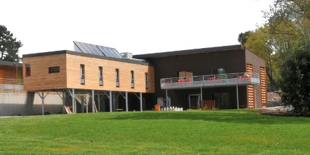 L'hôtel écoconçu consomme sept fois moins d'énergie qu'un établissement classique. L'hôtel écoconçu consomme sept fois moins d'énergie qu'un établissement classique.