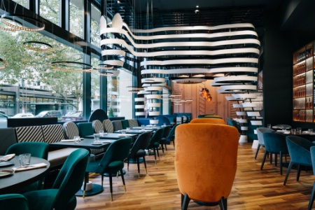 Accor a choisi le Pullman Berlin Schweizerhof pour annoncer ses nouveaux positionnements stratégiques. Accor a choisi le Pullman Berlin Schweizerhof pour annoncer ses nouveaux positionnements stratégiques.