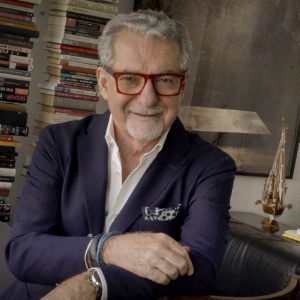 Le designer Adam D. Tihany chapeaute désormais la création de Costa Croisières. Le designer Adam D. Tihany chapeaute désormais la création de Costa Croisières.