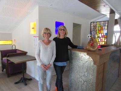 Eliza Arnould (à droite) et Valérie Richaud vont gérer l'établissement. Elles espèrent obtenir un classement en trois étoiles.
