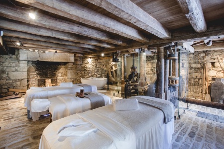 Le spa a été conçu dans l'un des moulins.