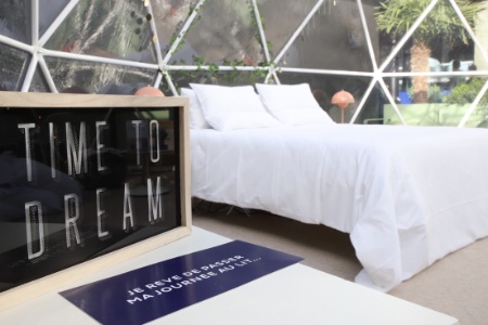 Novotel met en avant son concept de literie Live'N'Dream, avec matelas à mémoire de forme et coussins Smart Pillows. Novotel met en avant son concept de literie Live'N'Dream, avec matelas à mémoire de forme et coussins Smart Pillows.