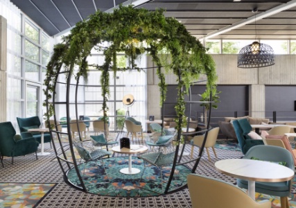 Nouvelle décoration autour du végétal et du bois pour le Novotel Paris CDG Airport. Nouvelle décoration autour du végétal et du bois pour le Novotel Paris CDG Airport.