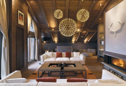 Six Senses Courchevel. L'enseigne est historiquement centrée sur le bien-être de ses clients dans une démarche respectueuse de l'environnement. Six Senses Courchevel. L'enseigne est historiquement centrée sur le bien-être de ses clients dans une démarche respectueuse de l'environnement.
