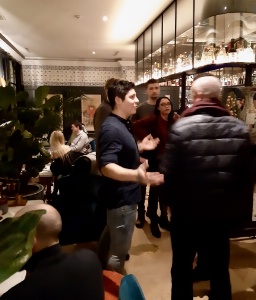 12 décembre 2019, 20 heures : le bar à rhums de l'hôtel Monte Cristo affiche complet.