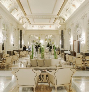 Le lobby du Carlo IV. Le lobby du Carlo IV.