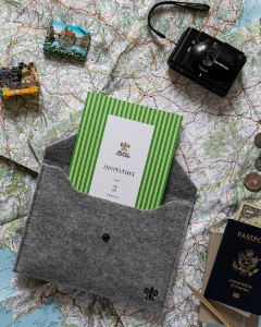 Les nouveaux coffrets-cadeaux Relais & Châteaux sont fabriqués à partir de plastique recyclé. Les nouveaux coffrets-cadeaux Relais & Châteaux sont fabriqués à partir de plastique recyclé.