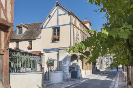 L'hôtel Aux Vieux Remparts, à Provins. L'hôtel Aux Vieux Remparts, à Provins.