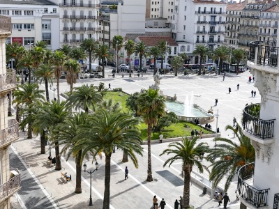 Vue depuis le toit-terrasse de l'Okko Hotels Toulon Centre, sur la place de la liberté, Vue depuis le toit-terrasse de l'Okko Hotels Toulon Centre, sur la place de la liberté,