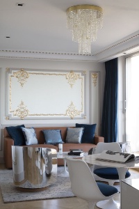 'Réintégrer une assise iconique de designer', comme ici la chaise Tulipe d'Eero Saarinen pour Knoll, choisie par Laurent Maugoust pour l'hôtel Bowmann à Paris (VIIIe). 'Réintégrer une assise iconique de designer', comme ici la chaise Tulipe d'Eero Saarinen pour Knoll, choisie par Laurent Maugoust pour l'hôtel Bowmann à Paris (VIIIe).