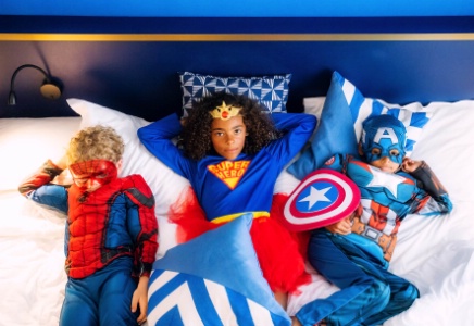 Pour sa réouverture, l'enseigne HappyCulture a lancé une campagne de communication sur le thème des héros masqués. Pour sa réouverture, l'enseigne HappyCulture a lancé une campagne de communication sur le thème des héros masqués.