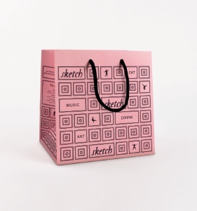 Sac d'emballage créé par Helena Ichbiah (Ick&Kar) pour le Sketch, à Londres.