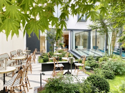 Le patio végétalisé de Maison Albar Hotels - Le Vendome, à Paris (IXe), imaginé par l'architecte d'intérieur Fabien Rocque.