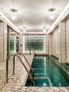 La piscine de l'hôtel Ballu peut être privatisée, une possibilité très appréciée par la clientèle. La piscine de l'hôtel Ballu peut être privatisée, une possibilité très appréciée par la clientèle.