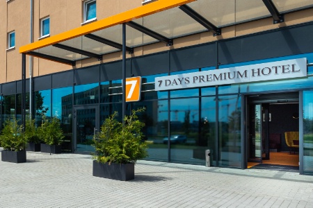 Le 7Days Premium Berlin fait partie des 10 établissements acquis par Louvre Hotels Group. Le 7Days Premium Berlin fait partie des 10 établissements acquis par Louvre Hotels Group.
