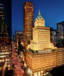 Le Crown Building abrite le nouvel Aman New York, sur la 5e Avenue.
