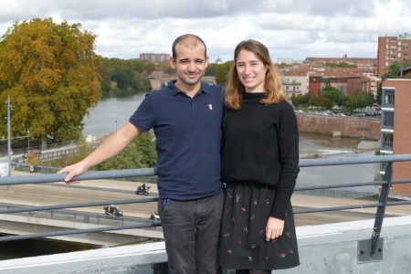 Oscar Garcia et Julie Pons, sur la terrasse avec vue sur la Garonne.
