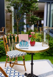 Vu le succès estival du patio éphémère de Maison Albar Hotels - Le Vendome, à Paris (IXe), un restaurant pérenne est en train de voir le jour au sein de l'établissement. Vu le succès estival du patio éphémère de Maison Albar Hotels - Le Vendome, à Paris (IXe), un restaurant pérenne est en train de voir le jour au sein de l'établissement.