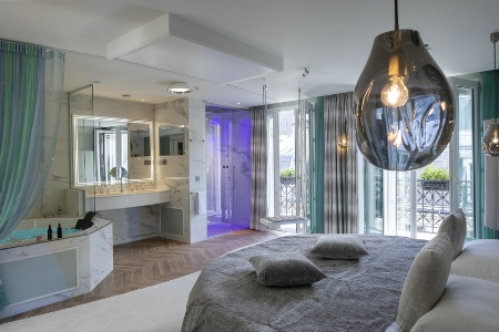 Chambre 'extravagante' de l'hôtel Paris J'adore.