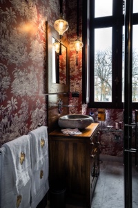 Une salle de bains.